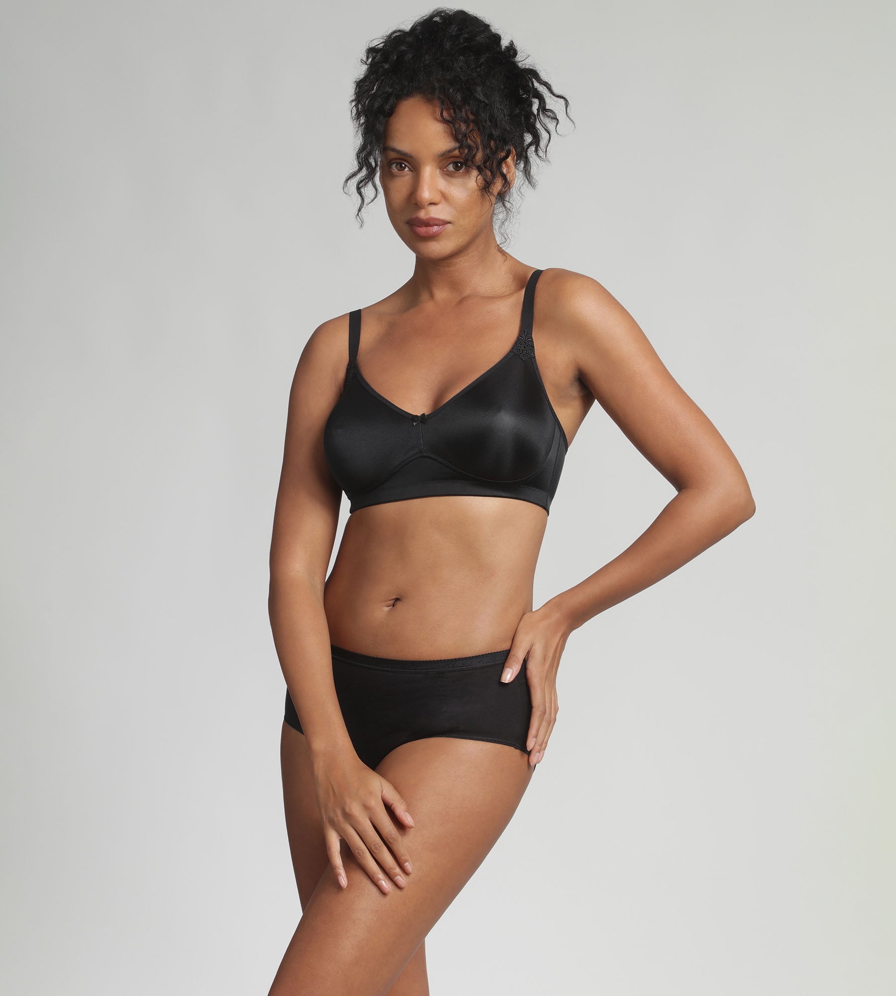 Playtex® Non-wired bra in black Essential Support