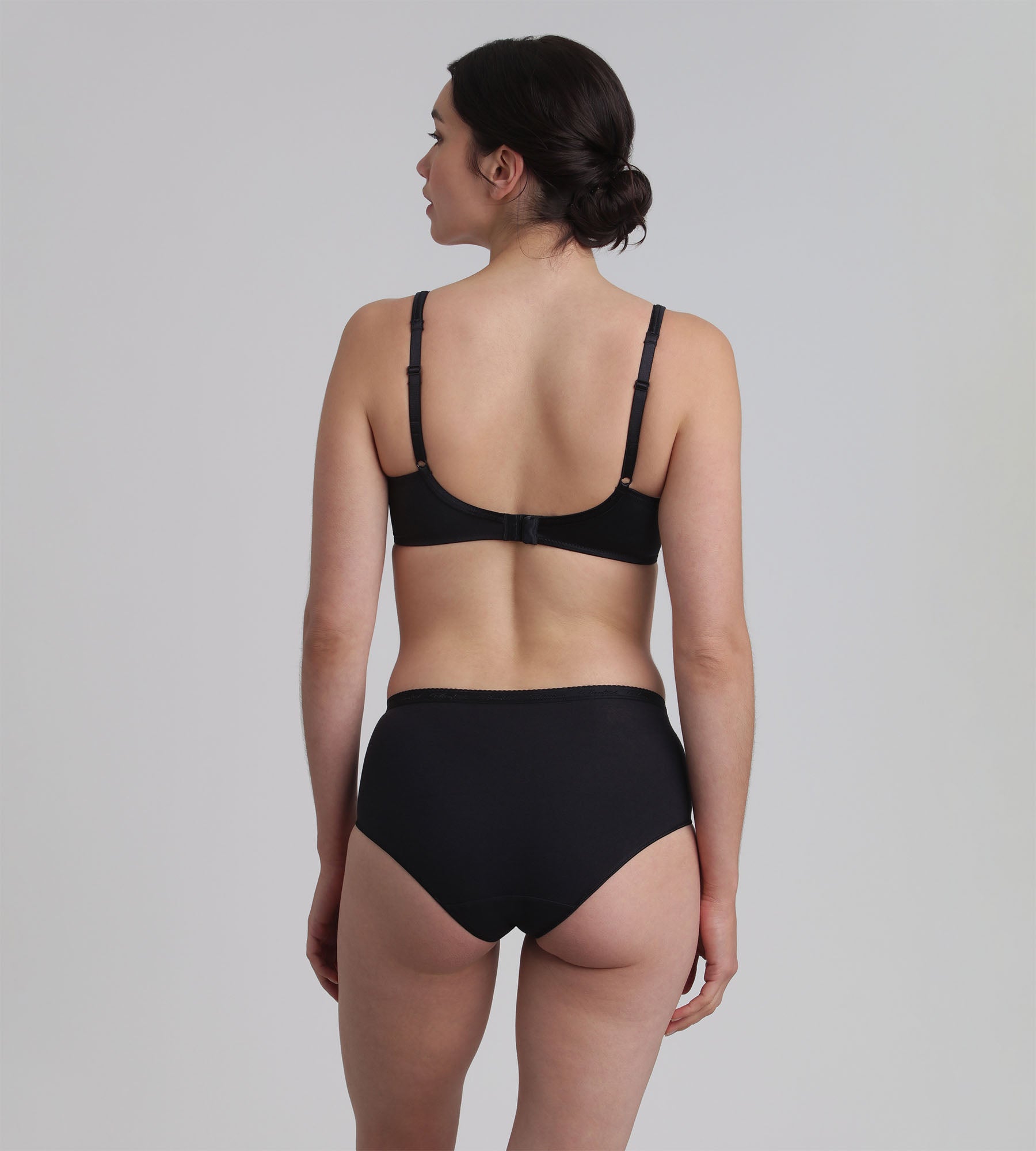 Playtex® Underwired bra in black Satiny Micro-Support