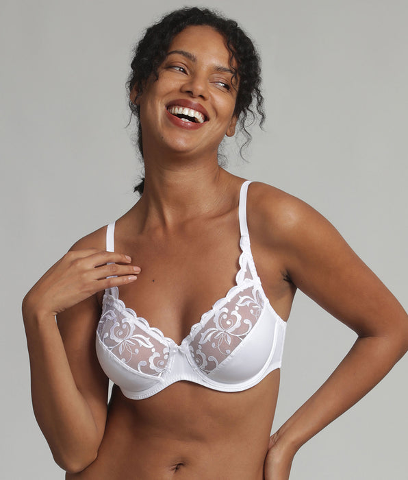 Playtex® Underwired bra in white Essential Elegance Embroidery