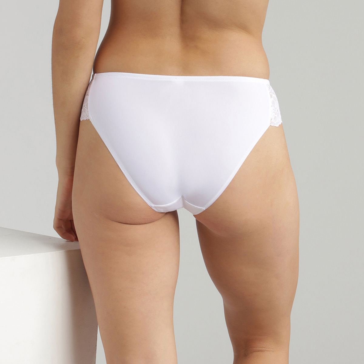Bikini Knickers in White Lace Essential Elegance, , PLAYTEX