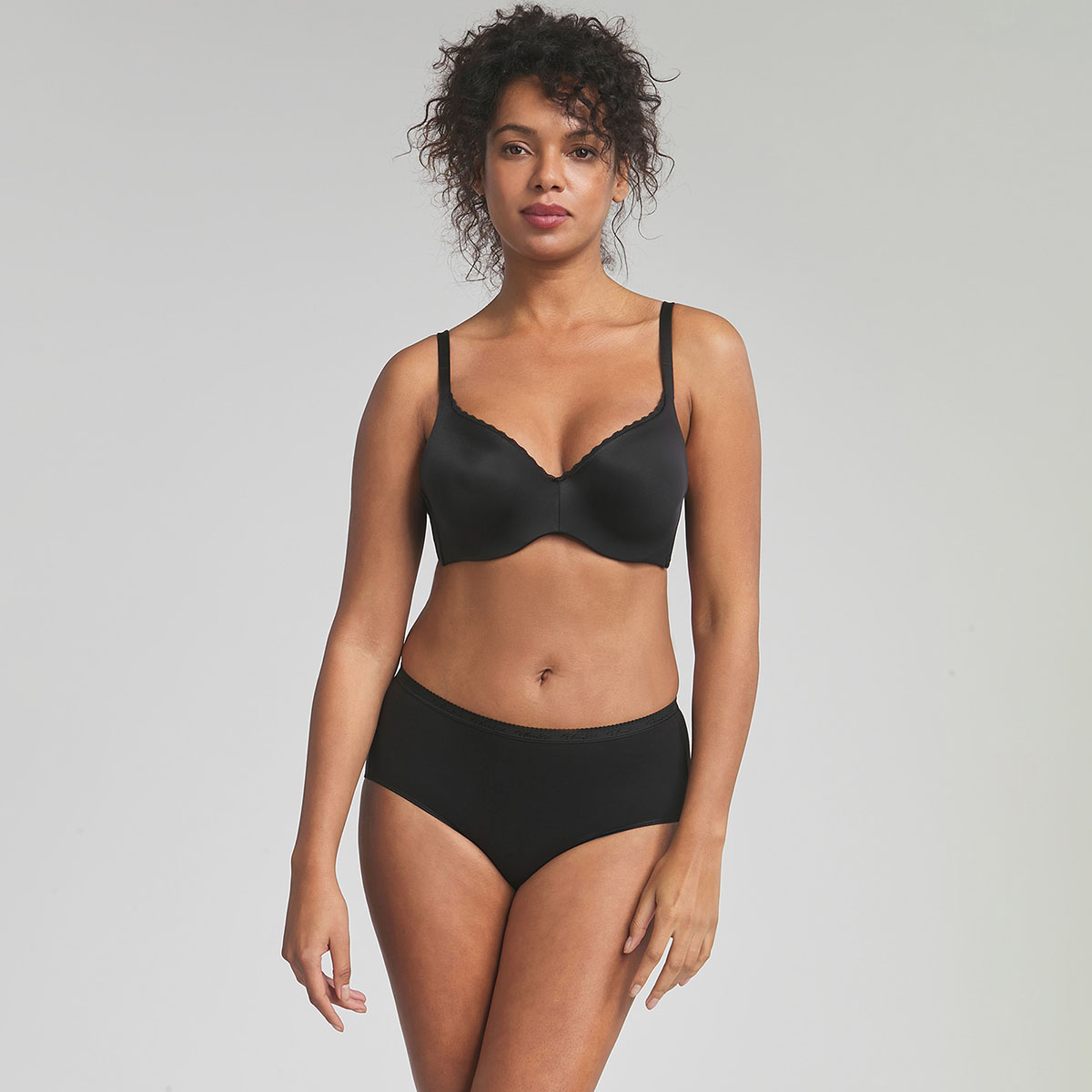 Full cup bra with removable underwires in black 24h Absolute Soft, , PLAYTEX