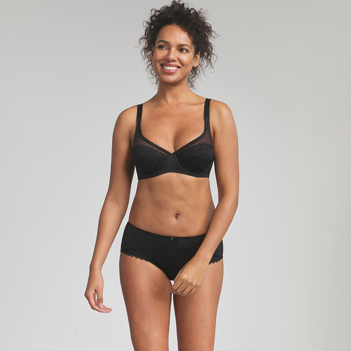 Full cup bra in black Classic Lace Support, , PLAYTEX